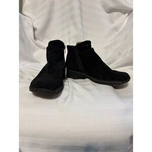 BareTraps W 6M Black Suede Ankle Boots‎ Side Zip Low Wedge Booties Comfort Shoes